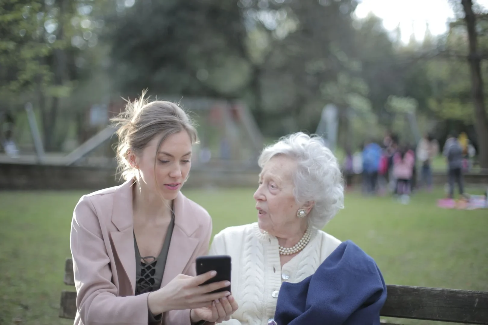 Курс Understanding Dementia: от изменений мозга к уходу и жизни в сообществе